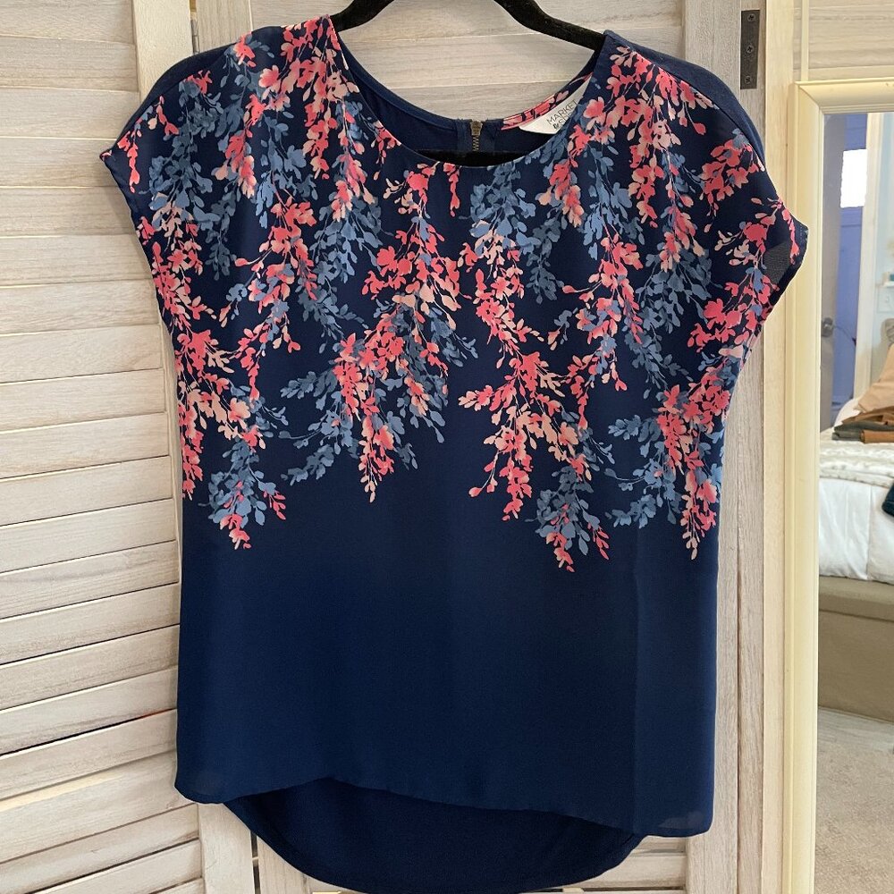 Market & Spruce XS Short Sleeve Floral Zip Back Top